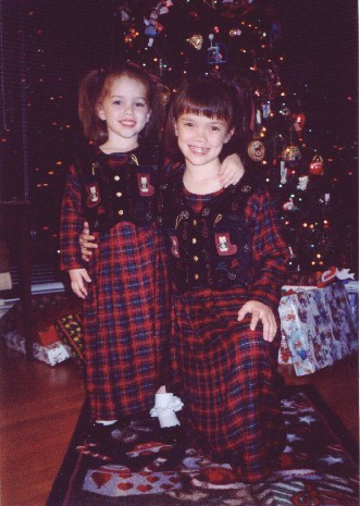 Sara&Marcy.jpg (53568 bytes)