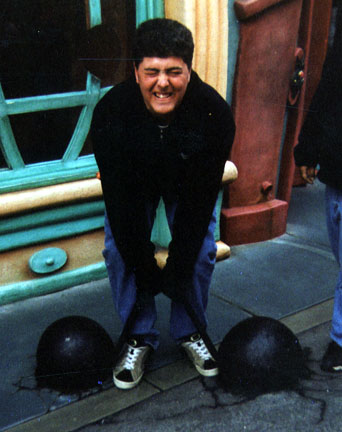 johniiiworkout.jpg (42045 bytes)