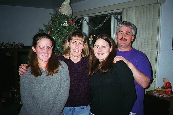 kellykathylaurentommyg.jpg (49750 bytes)