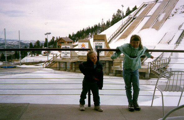 marcsarahski.jpg (75042 bytes)