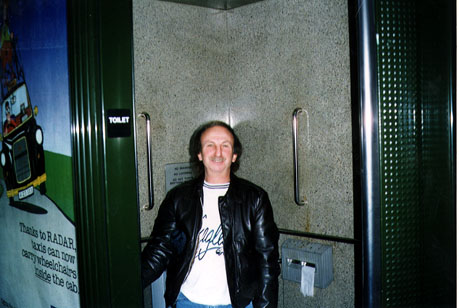 wayne01.jpg (46211 bytes)