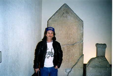 wayne04.jpg (37979 bytes)